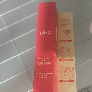 Dae Cactus Fruit 3-in-1 Styling Cream - Red